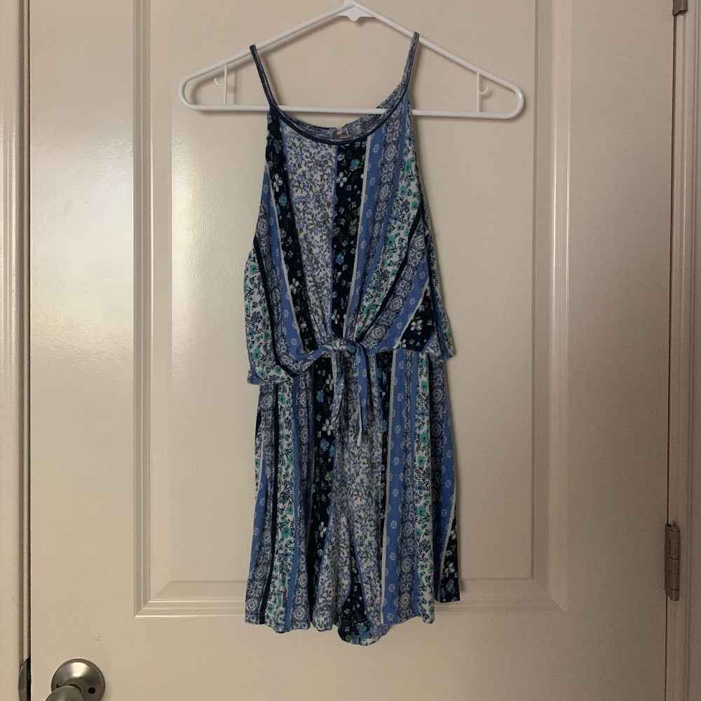 Xtraordinary romper childs medium but can also fit a child’s large.